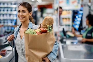 „Utrácí tisíce, ale tašku za tři koruny řeší!“ nechápe chování zákazníků prodavačka Milena (45)